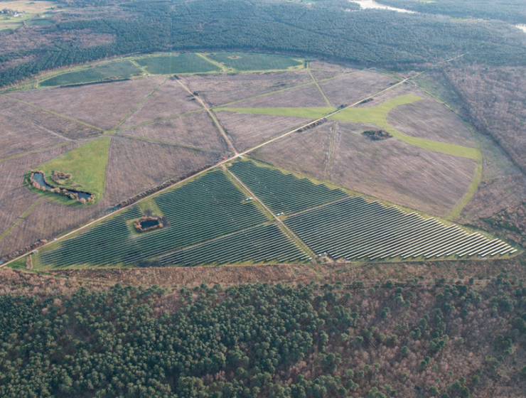 Une énergie solaire locale pour faire rouler les trains exploités par SNCF Voyageurs : JP Energie Environnement et Générale du Solaire s’associent sur la Tranche 3 des Champs Solaires de Touraine (87 MW, Indre-et-Loire), dernier CPPA contracté par SNCF Energie