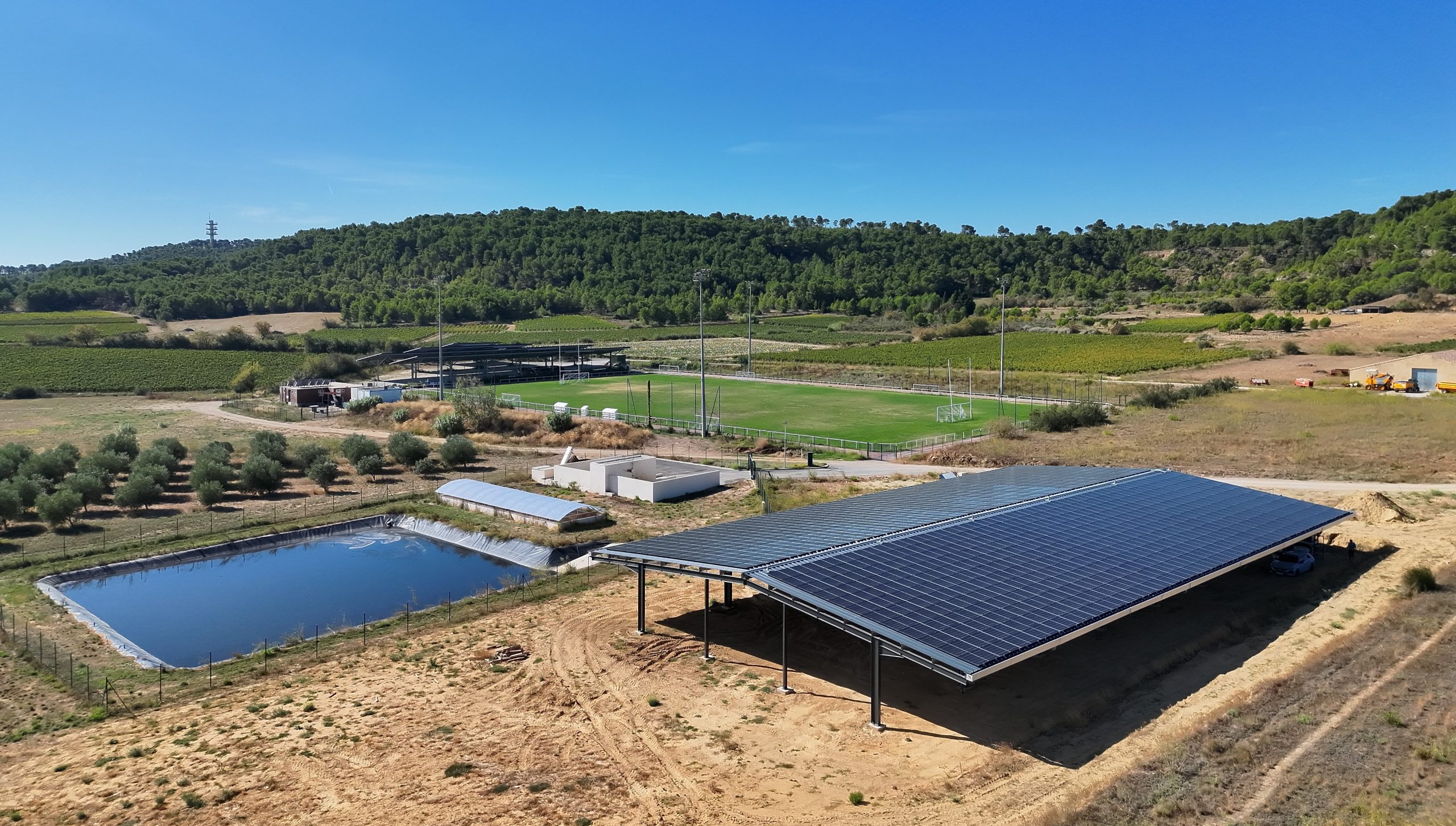Bâtiment agricole photovoltaïque Moussan Hangar - Générale du Solaire Bâtiment agricole photovoltaïque Moussan Hangar - Générale du Solaire